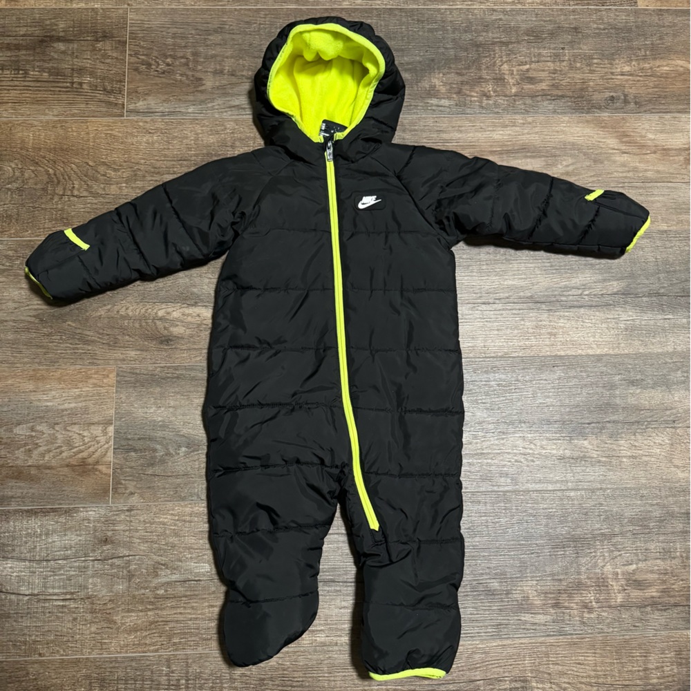 Nike snown suit 18m